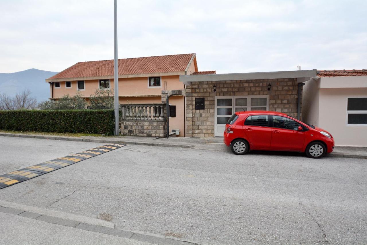 Ferienwohnung Modern Seaside Escape - Stunning Sea View - Private & Stylish Kotor Exterior foto