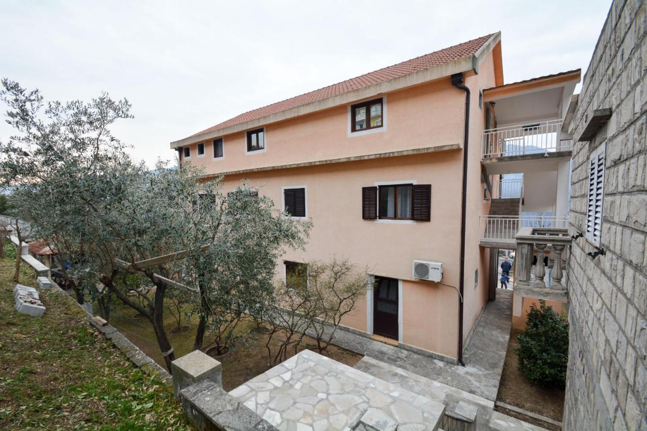 Ferienwohnung Modern Seaside Escape - Stunning Sea View - Private & Stylish Kotor Exterior foto