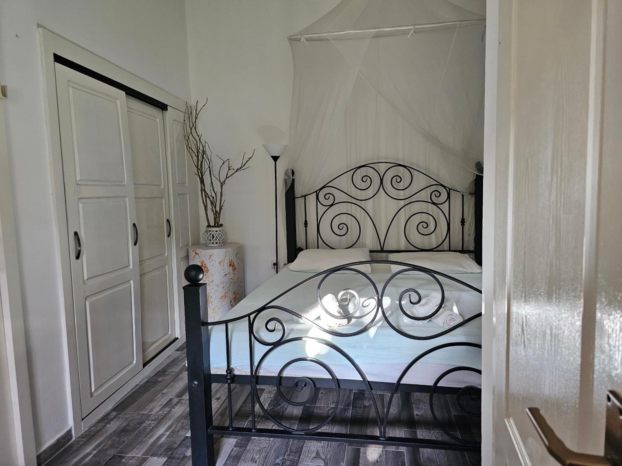 Ferienwohnung Modern Seaside Escape - Stunning Sea View - Private & Stylish Kotor Exterior foto