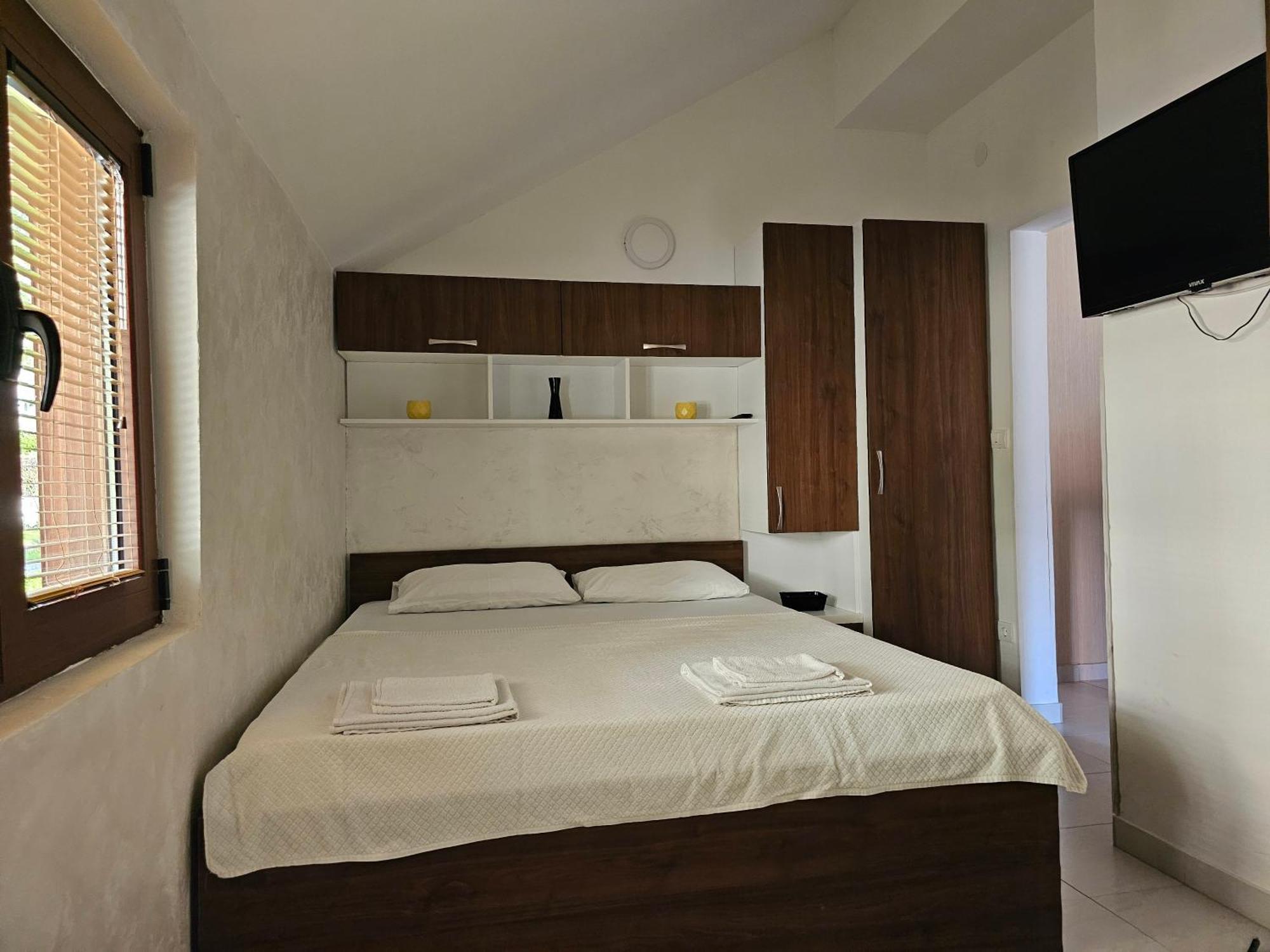 Ferienwohnung Modern Seaside Escape - Stunning Sea View - Private & Stylish Kotor Exterior foto