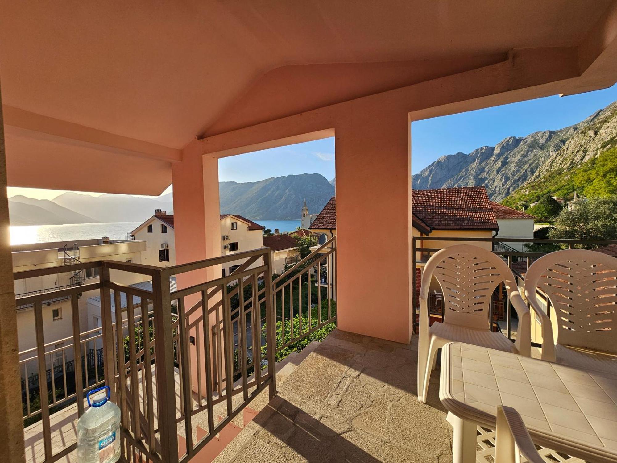 Ferienwohnung Modern Seaside Escape - Stunning Sea View - Private & Stylish Kotor Exterior foto