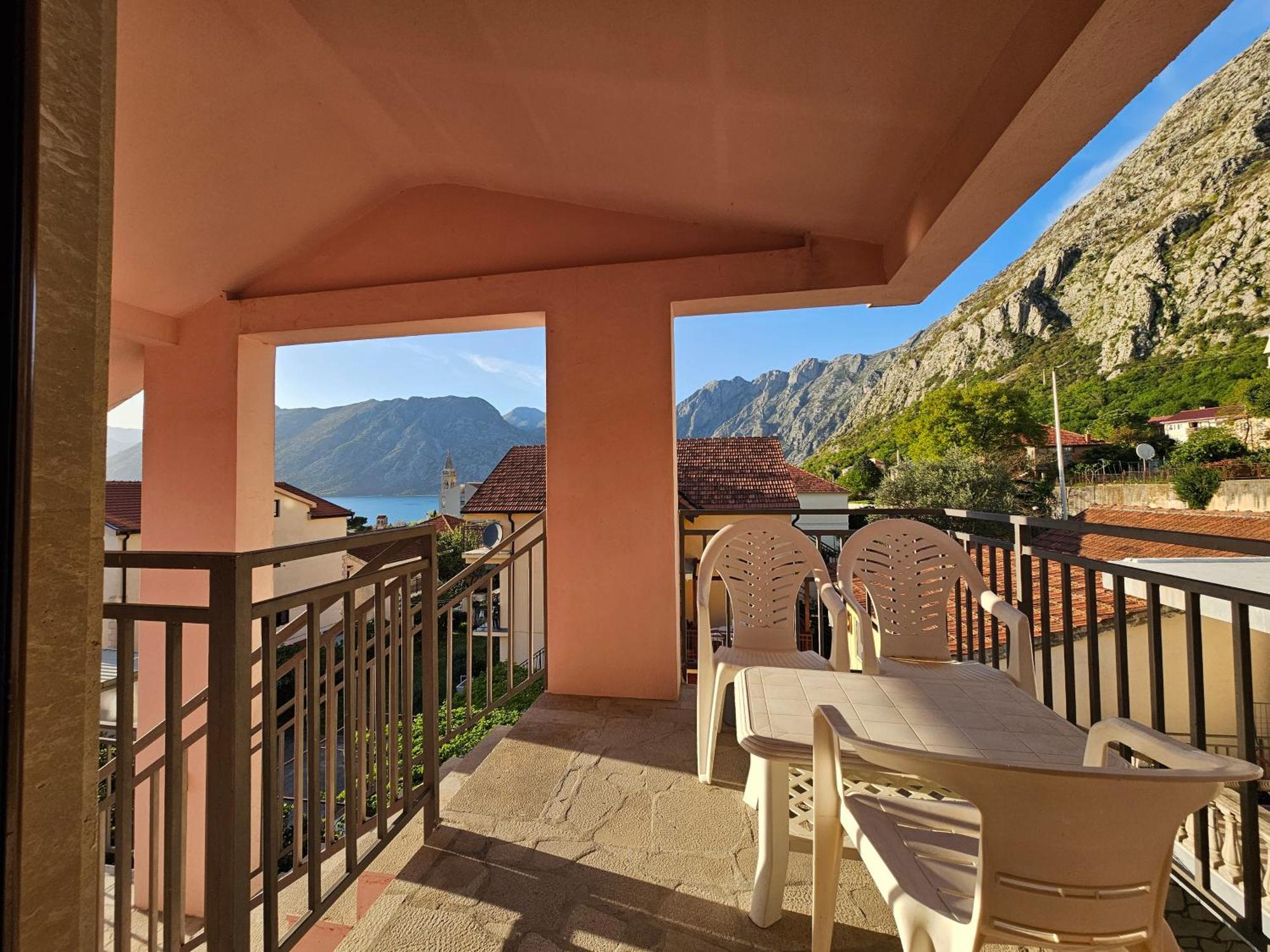 Ferienwohnung Modern Seaside Escape - Stunning Sea View - Private & Stylish Kotor Exterior foto