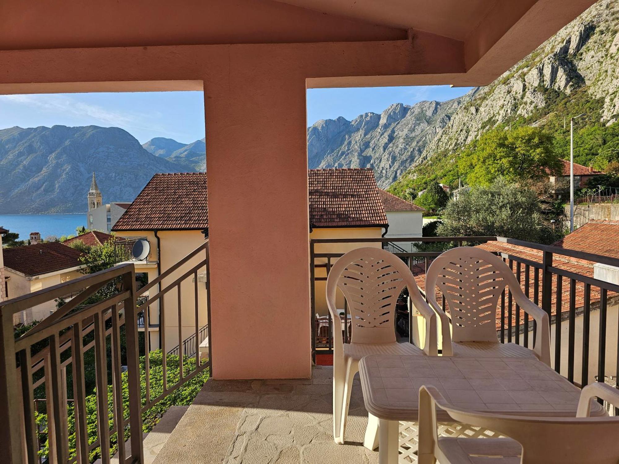 Ferienwohnung Modern Seaside Escape - Stunning Sea View - Private & Stylish Kotor Exterior foto