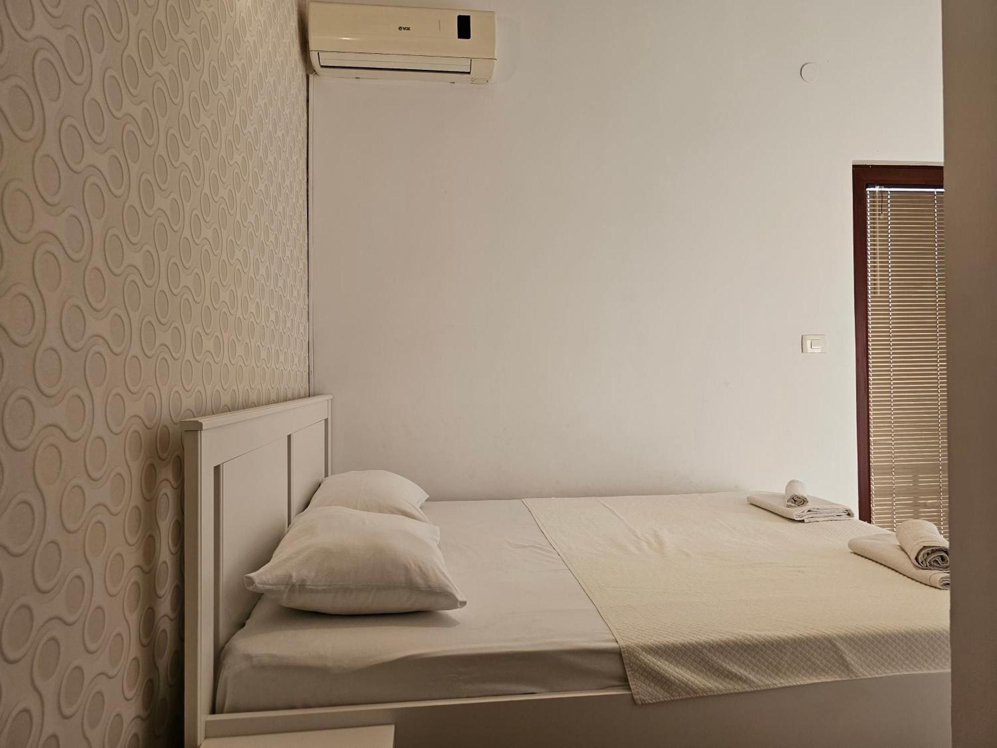 Ferienwohnung Modern Seaside Escape - Stunning Sea View - Private & Stylish Kotor Exterior foto