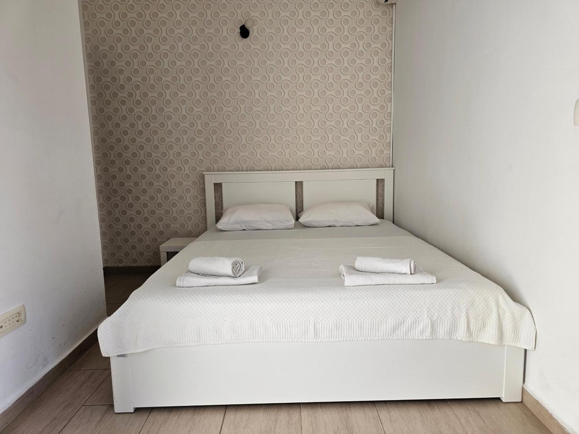 Ferienwohnung Modern Seaside Escape - Stunning Sea View - Private & Stylish Kotor Exterior foto