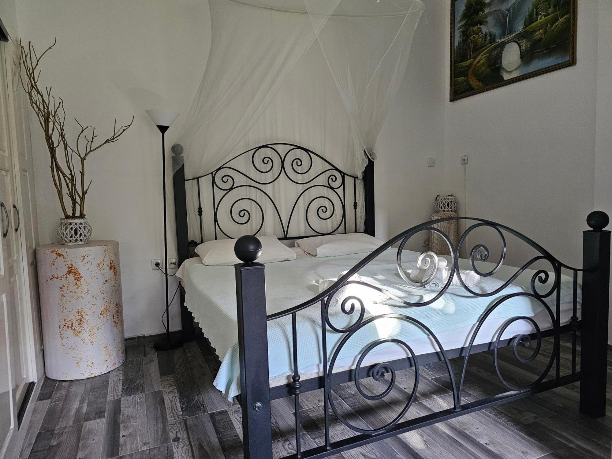 Ferienwohnung Modern Seaside Escape - Stunning Sea View - Private & Stylish Kotor Exterior foto